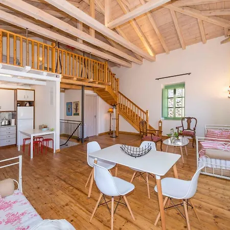 A Fab Two Storey House 15m From Sea *