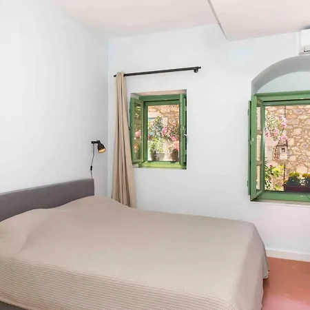 A Fab Two Storey House 15m From Sea Villa